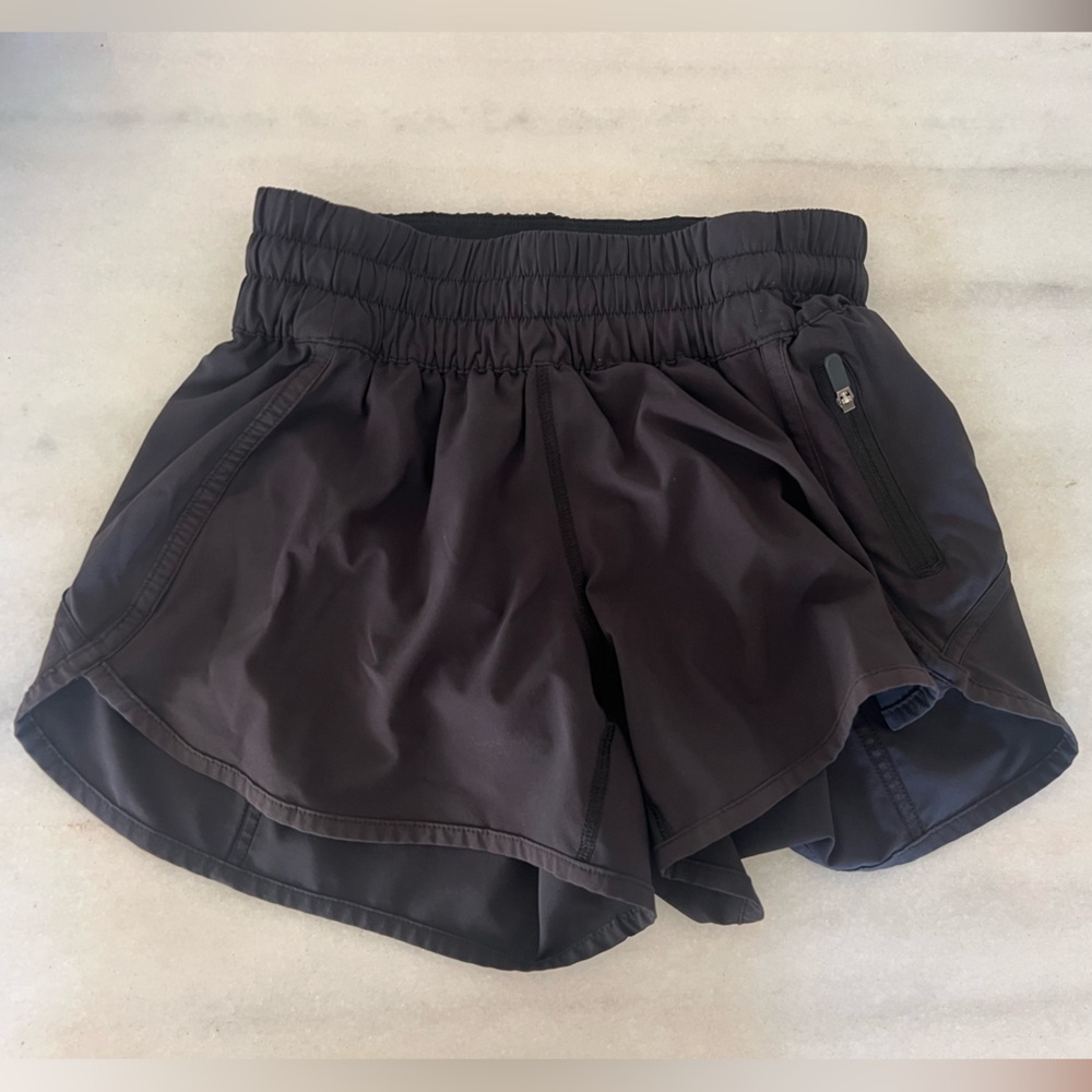 Lululemon Tracker shorts 4”